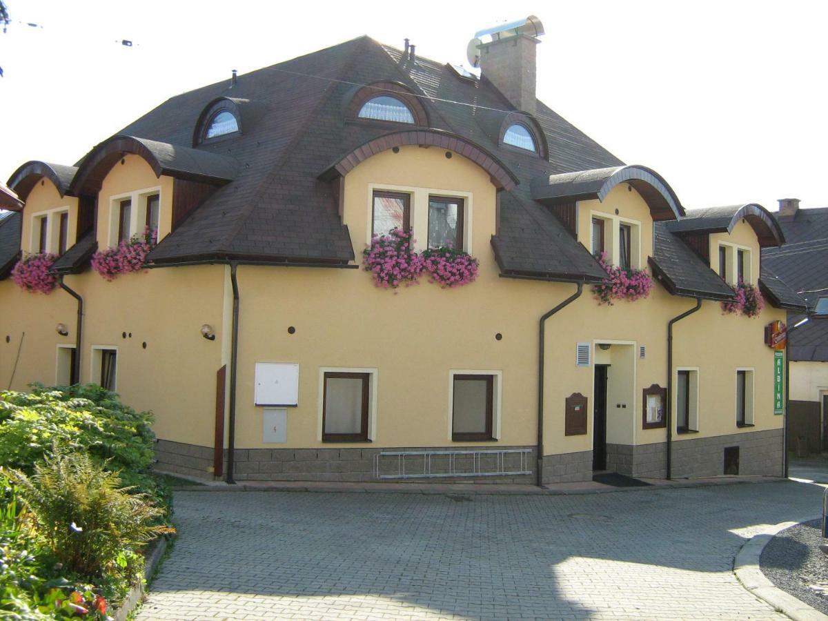Penzion Albina - Restaurace Vysoké nad Jizerou Dış mekan fotoğraf